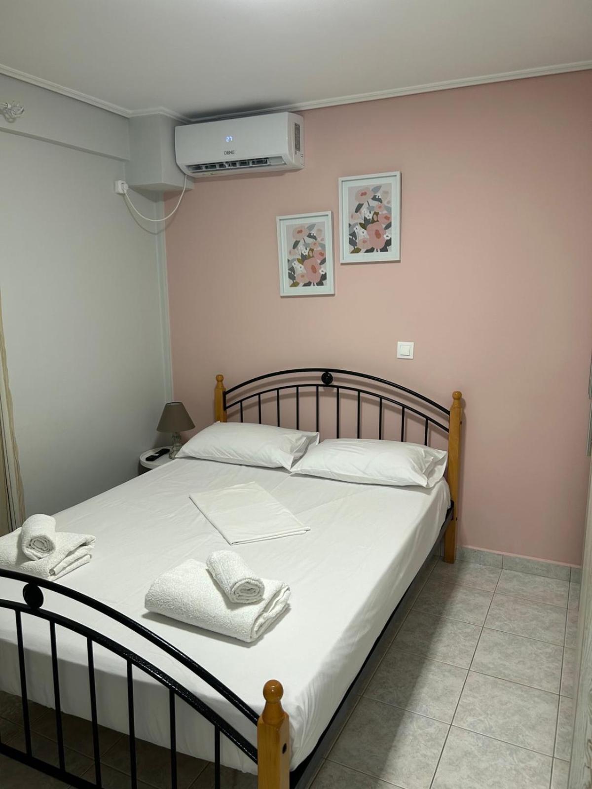 Παραλιακό Διαμέρισμα Με Αυλή Gythio Exterior photo